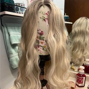 IMStyle Rebecca nwot be blonde wavy synthetic wig